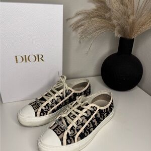 Authentic Walk'n'Dior Sneaker
Deep Blue Dior Oblique Embroidered Cotton